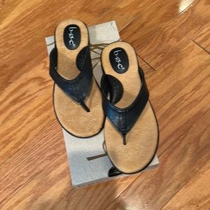 boc black cadore flip flops size 8m